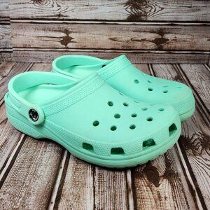 CROCS CLASSIC Unisex Women's 8 Men's 6 Light Green Slip On Clog Waterproof Shoe